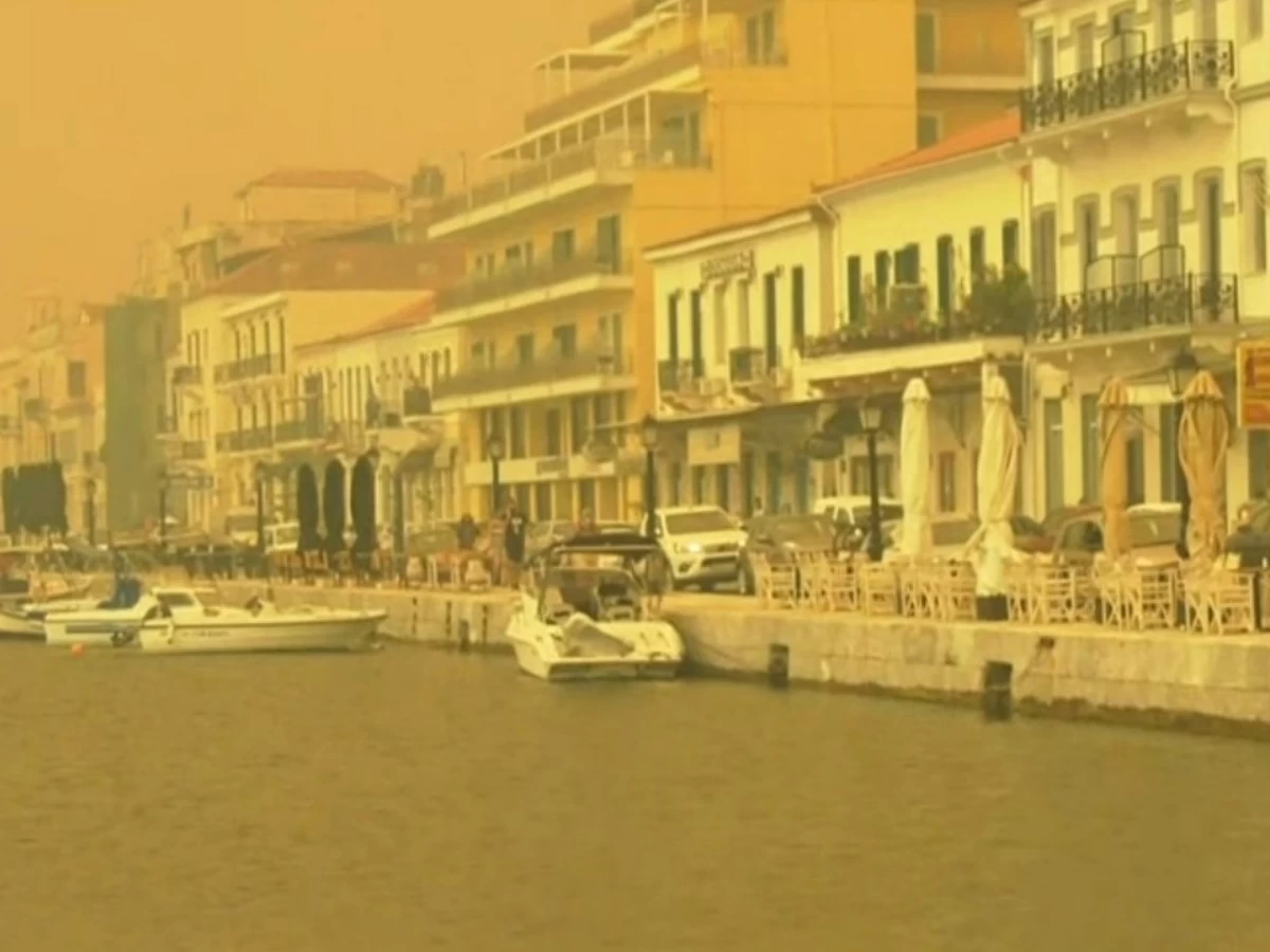 Μεγάλη φωτιά στην Ανατολική Μάνη: Εκκενώνονται Γύθειο και Μαυροβούνι